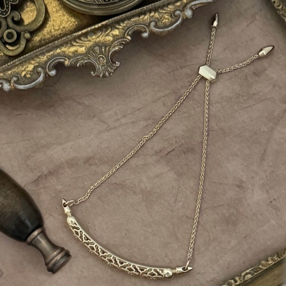 KENDRA SCOTT • Gold Gilly Adjustable Slider Bracelet - Picture 5 of 5